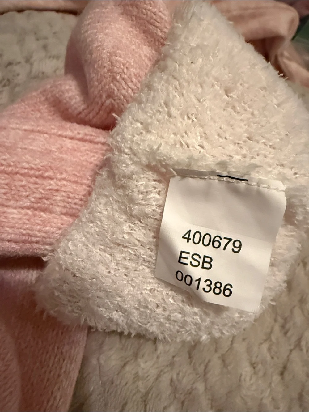 NWOT PINK Victoria's Secret Plush Crew Socks with hearts and dog logo at cuff.